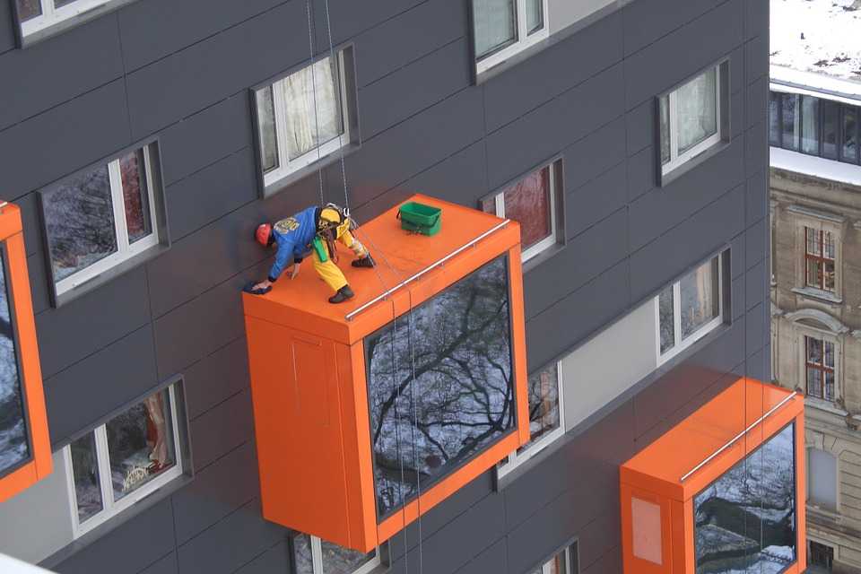 limpiando fachada
