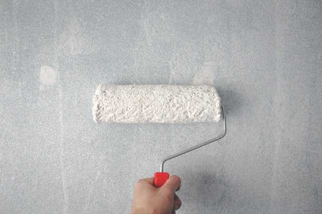 como reparar la pintura tras humedades